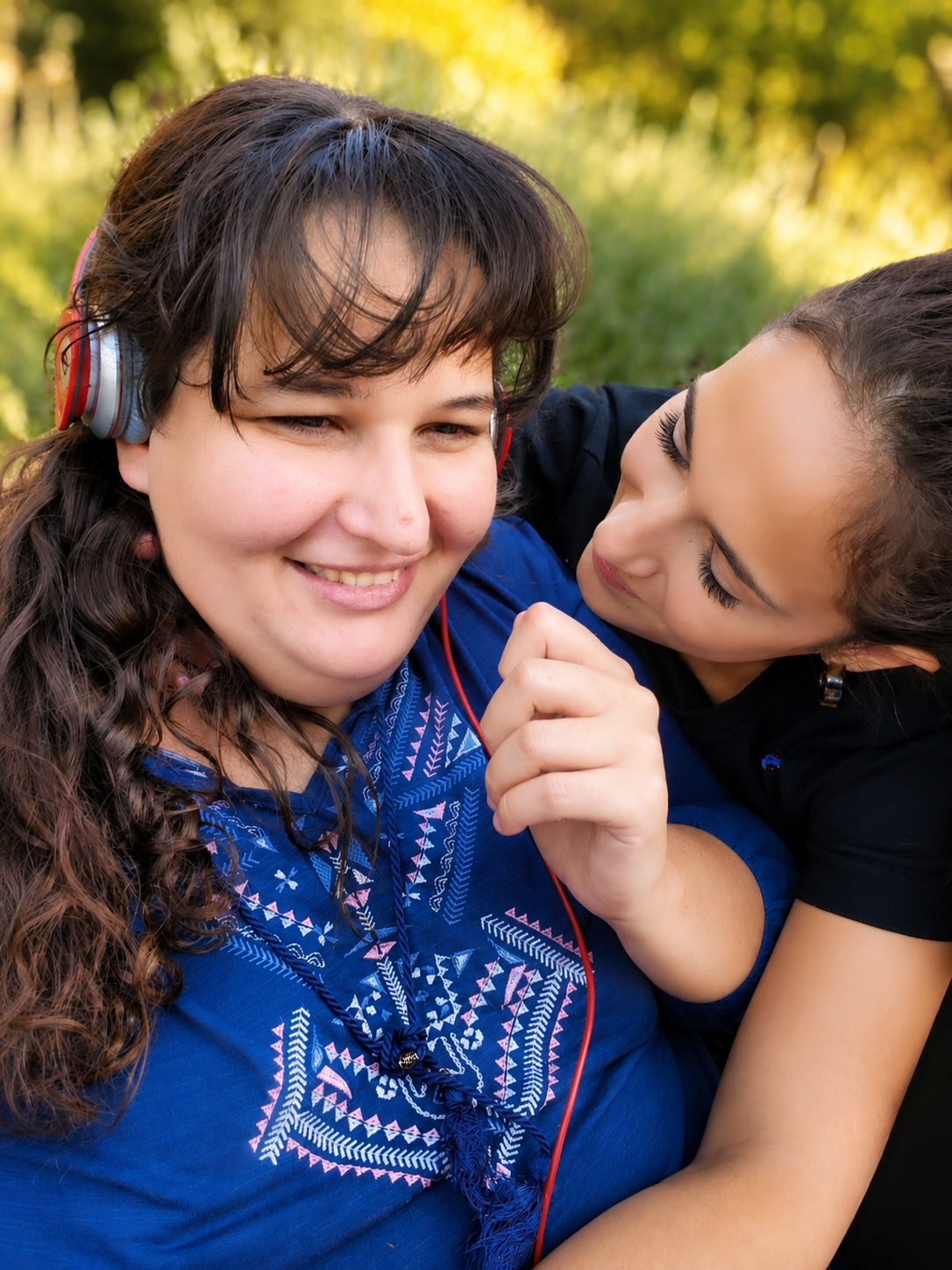 A client and support professional connecting during an outdoor activity